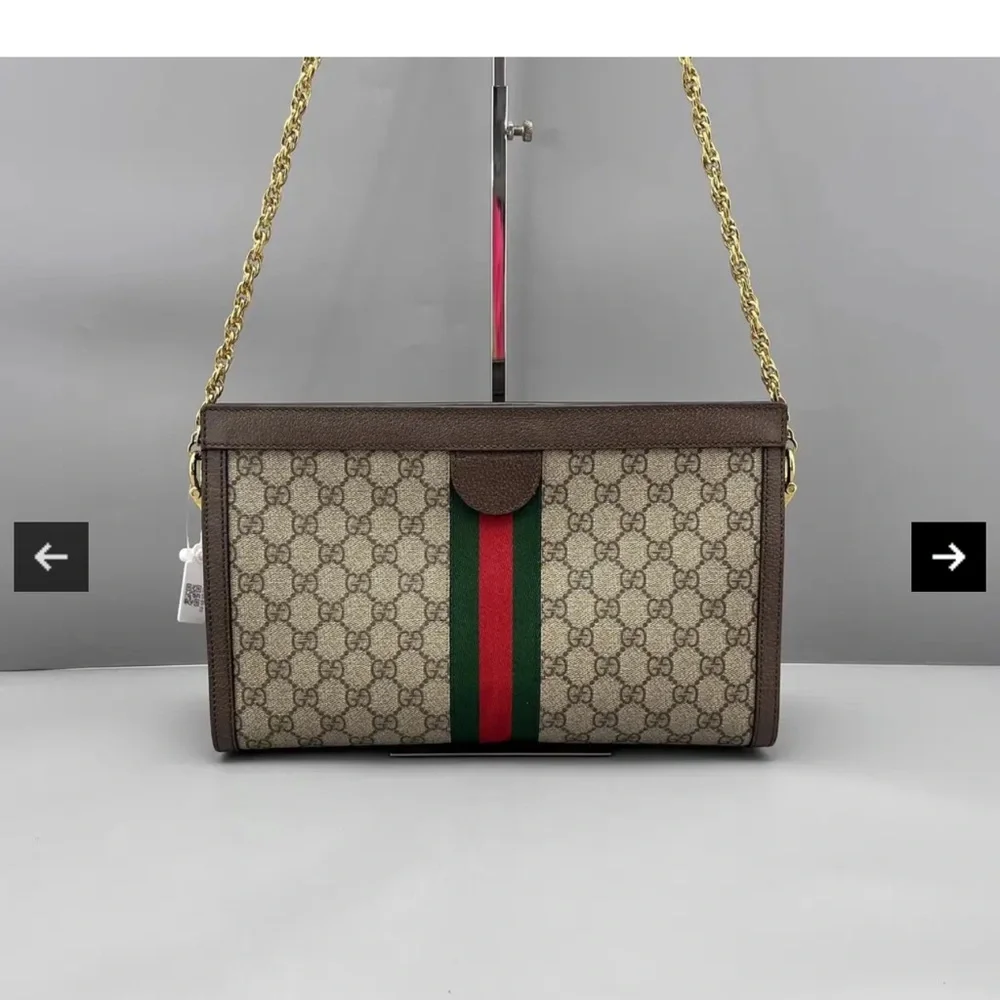 Gucci shoulder bag. Excellent pristine condition. Only used twice ever - Picture 2 of 11